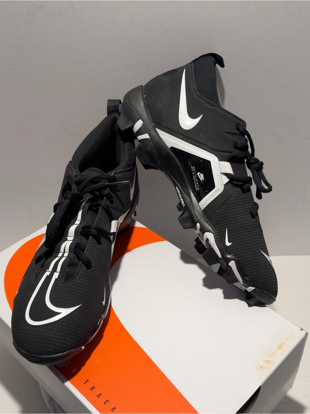 Nike Alpha Menace 3 Shark Men's Size 9 Black White Football Cleats CV0582-001